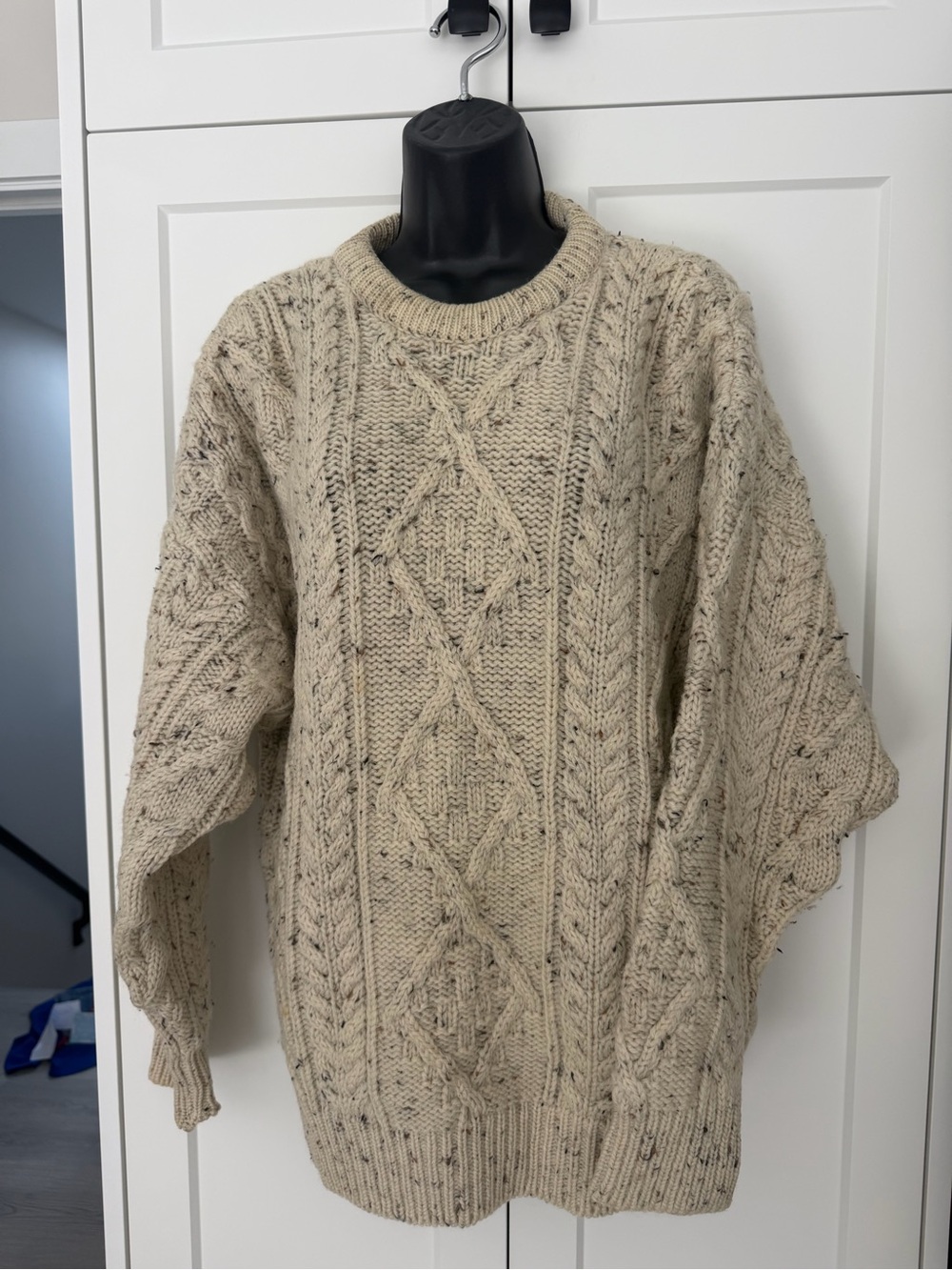 QUILLS IRELAND WOOLLEN MARKET WOMENS SZ MEDIUM CABLEKNIT STYLE SWEATER